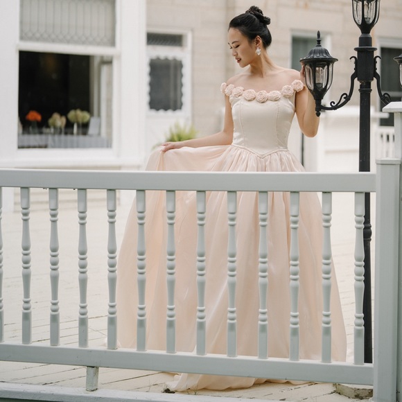 HOLD| Satin wedding dress (size0-6) - Picture 10 of 12